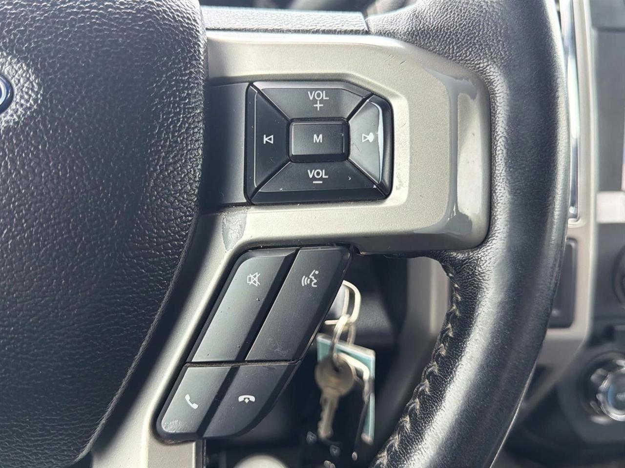 Ford Super Duty F-350 DRW Crew Cab 172" Lariat 4WD 2017