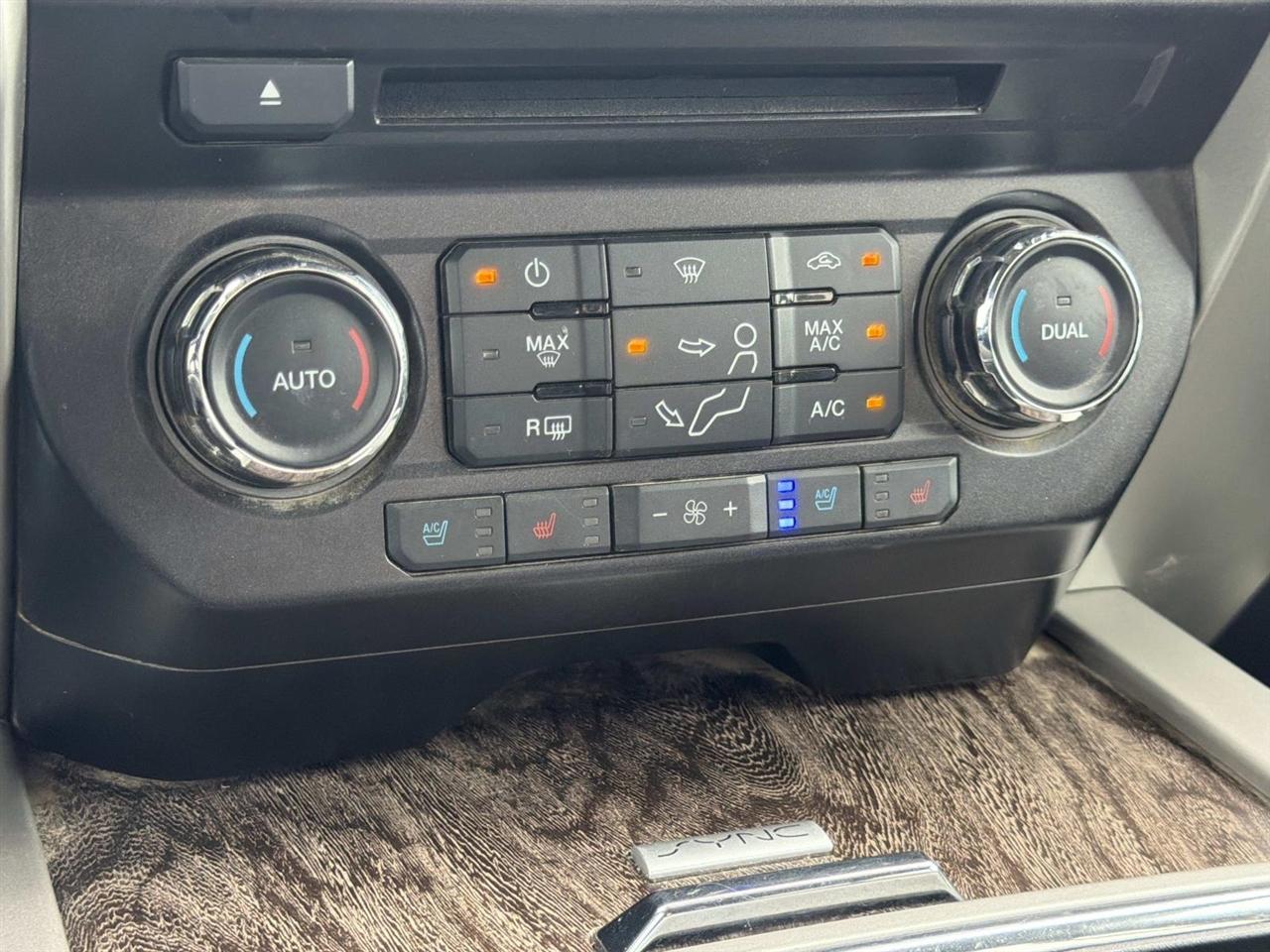 Ford Super Duty F-350 DRW Crew Cab 172" Lariat 4WD 2017