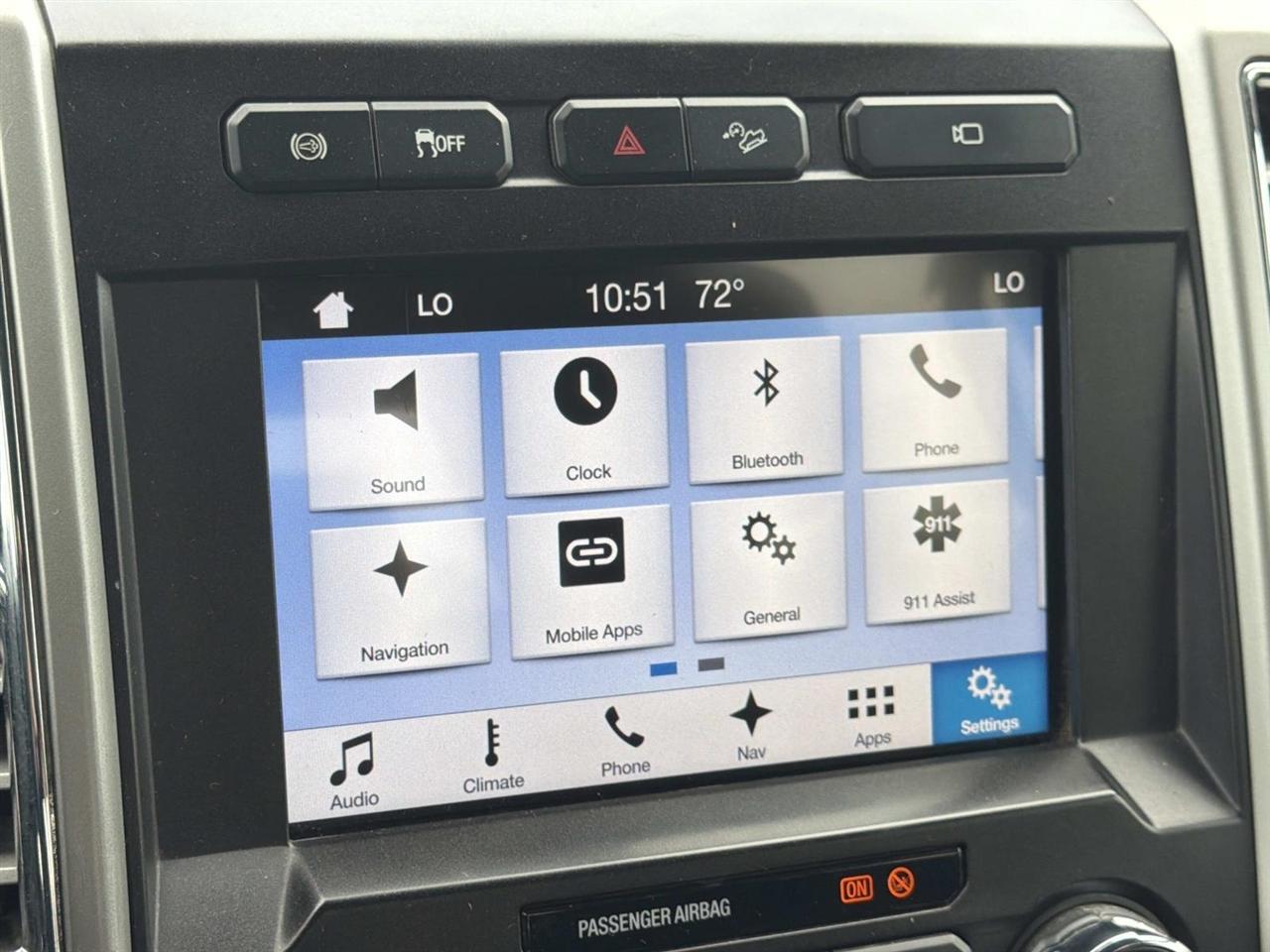 Ford Super Duty F-350 DRW Crew Cab 172" Lariat 4WD 2017