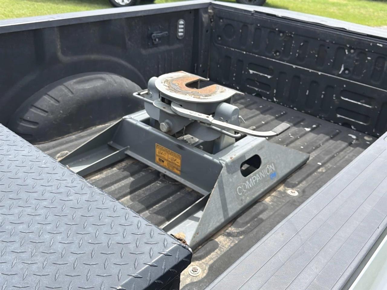 Ford Super Duty F-350 DRW Crew Cab 172" Lariat 4WD 2017