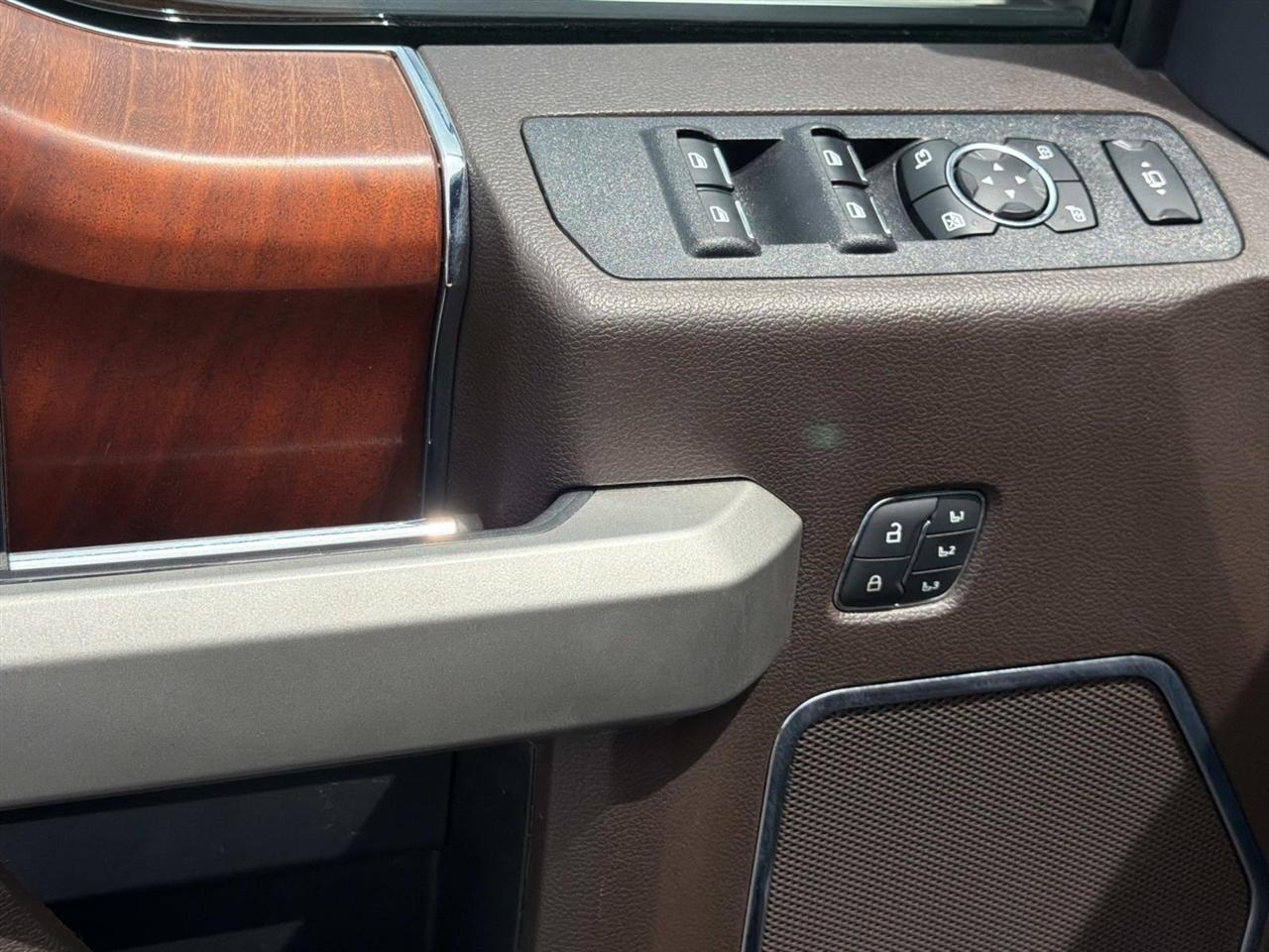 Ford Super Duty F-350 DRW King Ranch 4WD Crew Cab 8' Box 2022