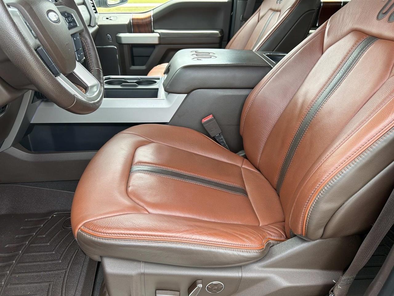 Ford Super Duty F-350 DRW King Ranch 4WD Crew Cab 8' Box 2022