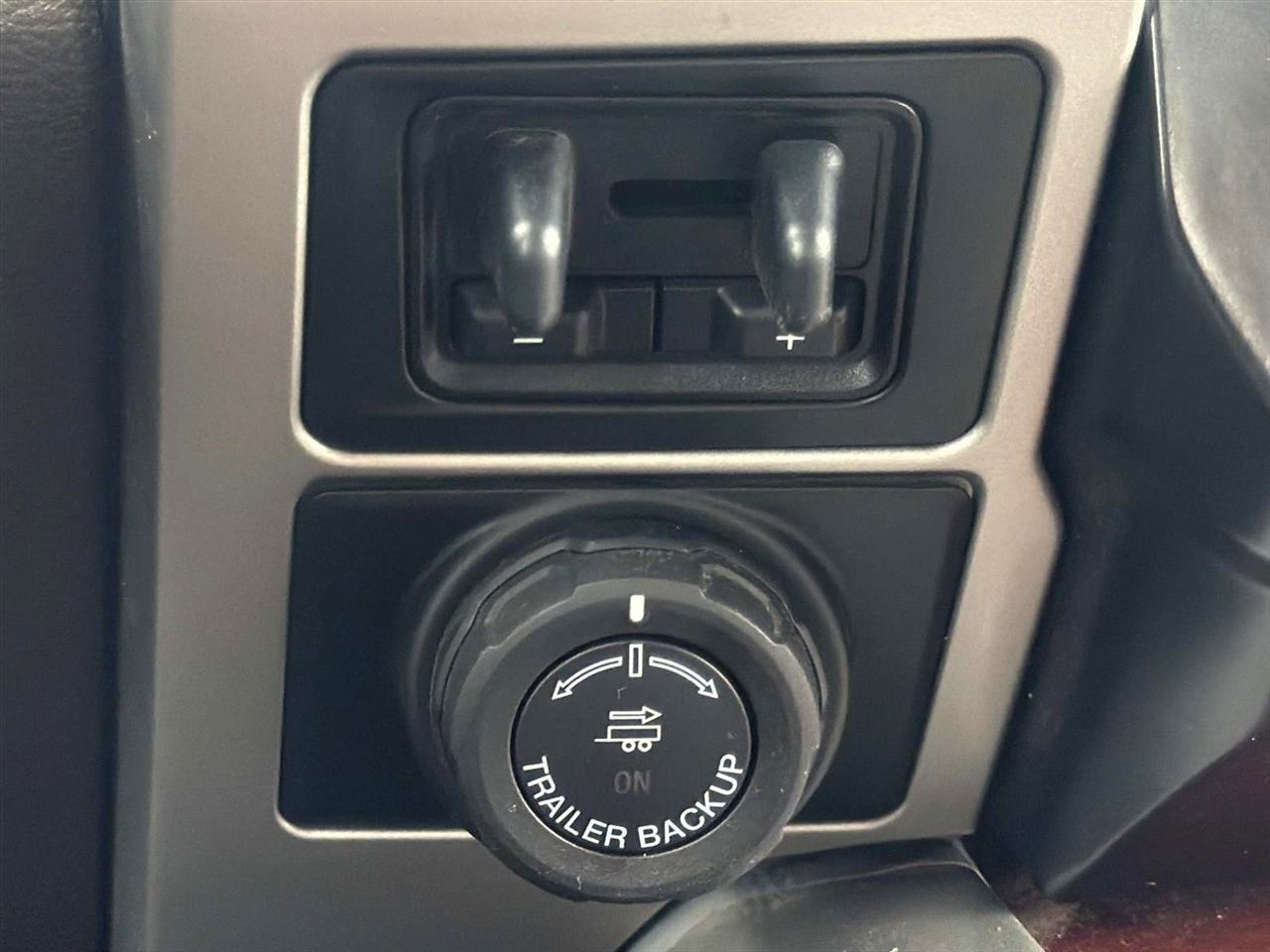 Ford Super Duty F-350 DRW King Ranch 4WD Crew Cab 8' Box 2022