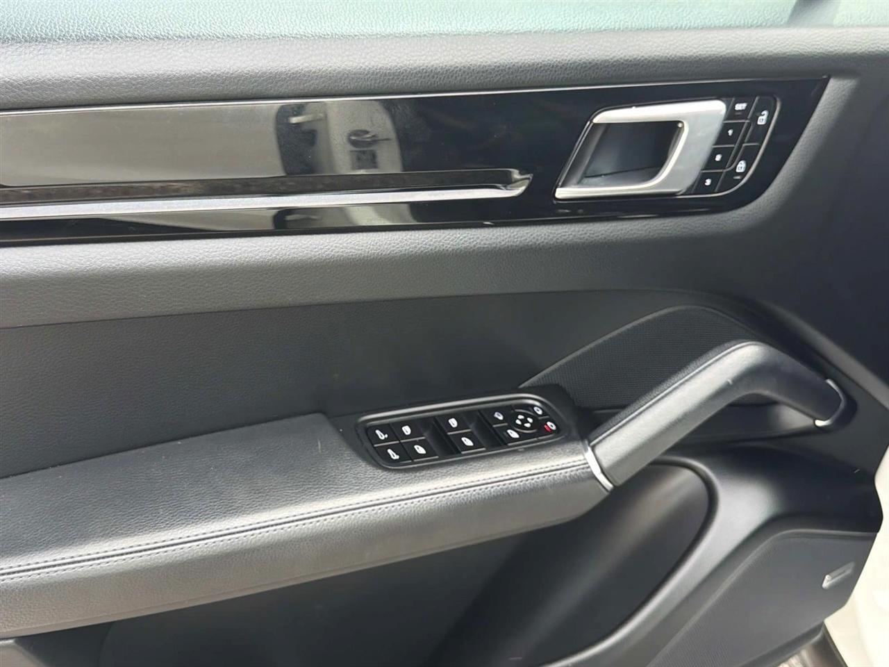 Porsche Cayenne Coupe AWD 2021