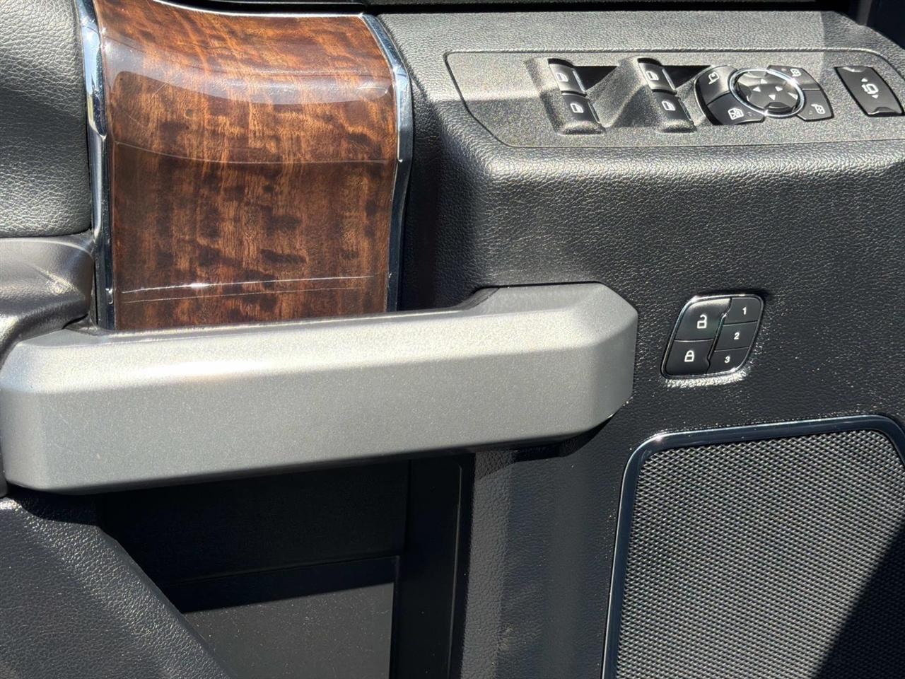 Ford Super Duty F-250 SRW King Ranch 4WD Crew Cab 8' Box 2017