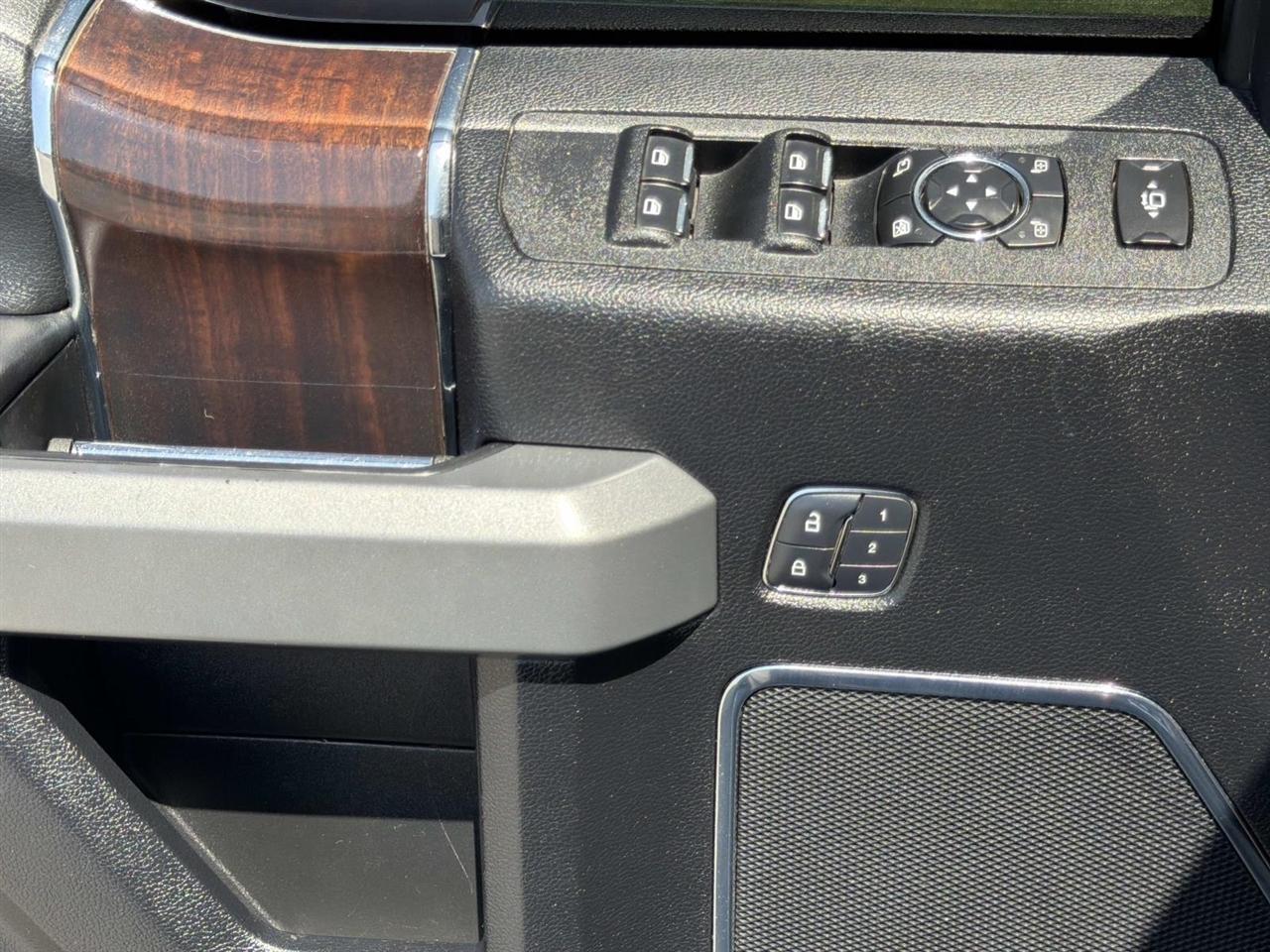 Ford Super Duty F-250 SRW King Ranch 4WD Crew Cab 8' Box 2017