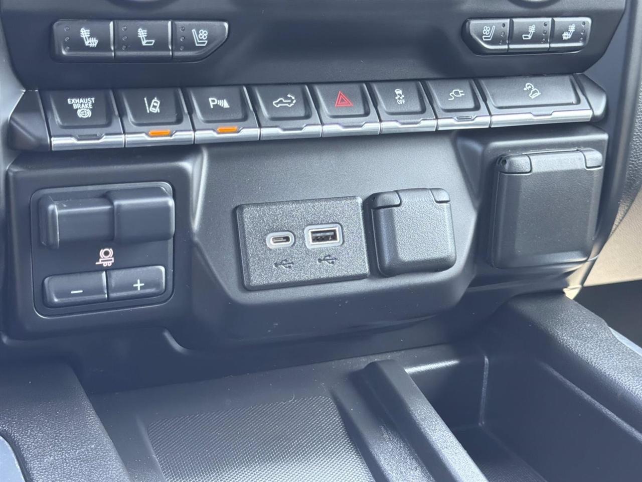 Chevrolet Silverado 2500HD 4WD Crew Cab 159" High Country 2022