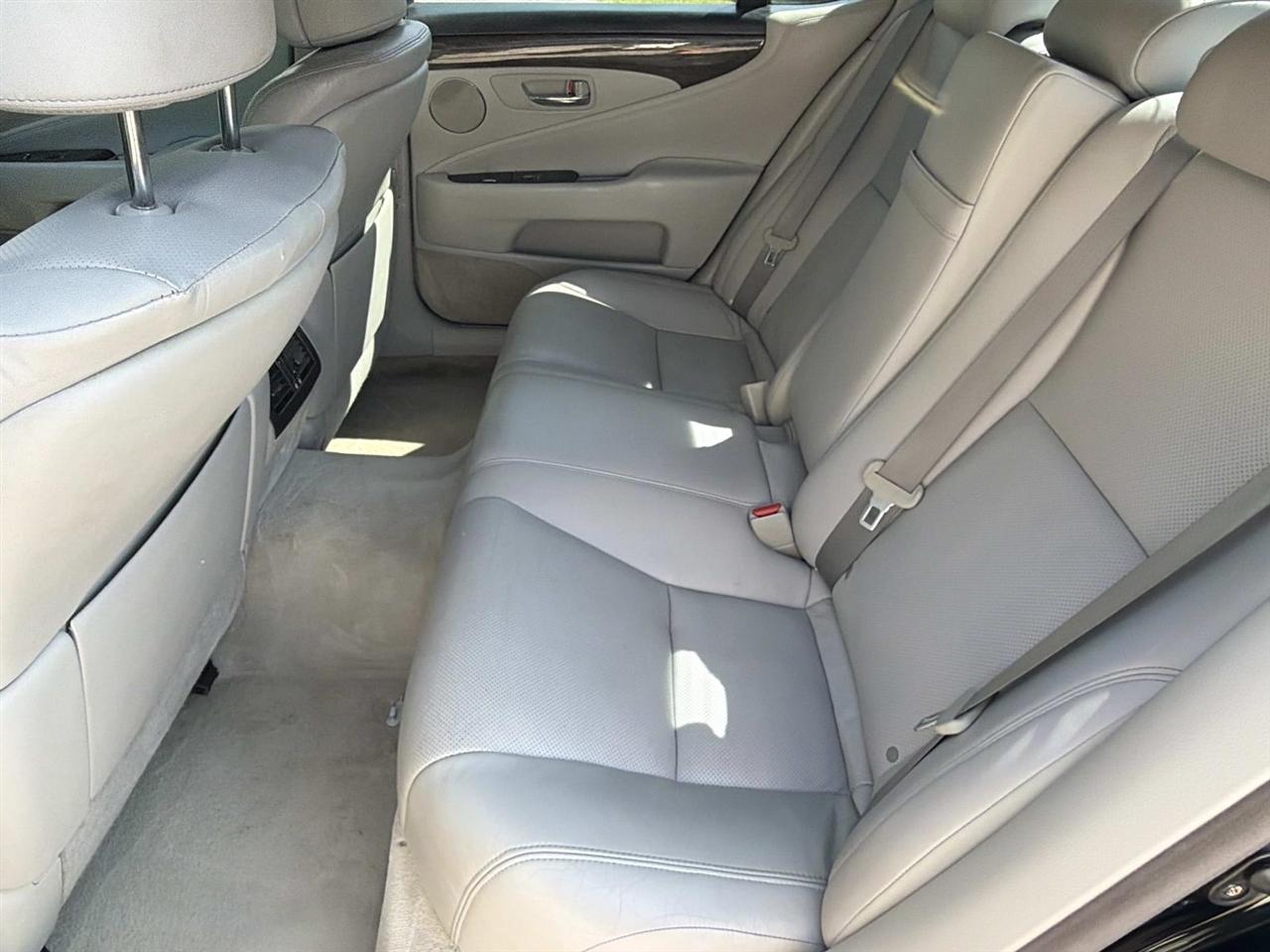 Lexus LS 460 4dr Sdn RWD 2011