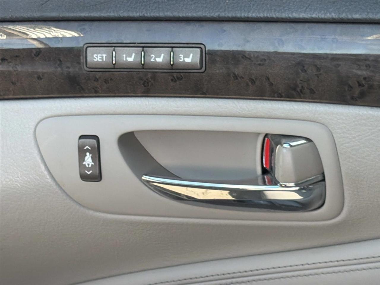 Lexus LS 460 4dr Sdn RWD 2011