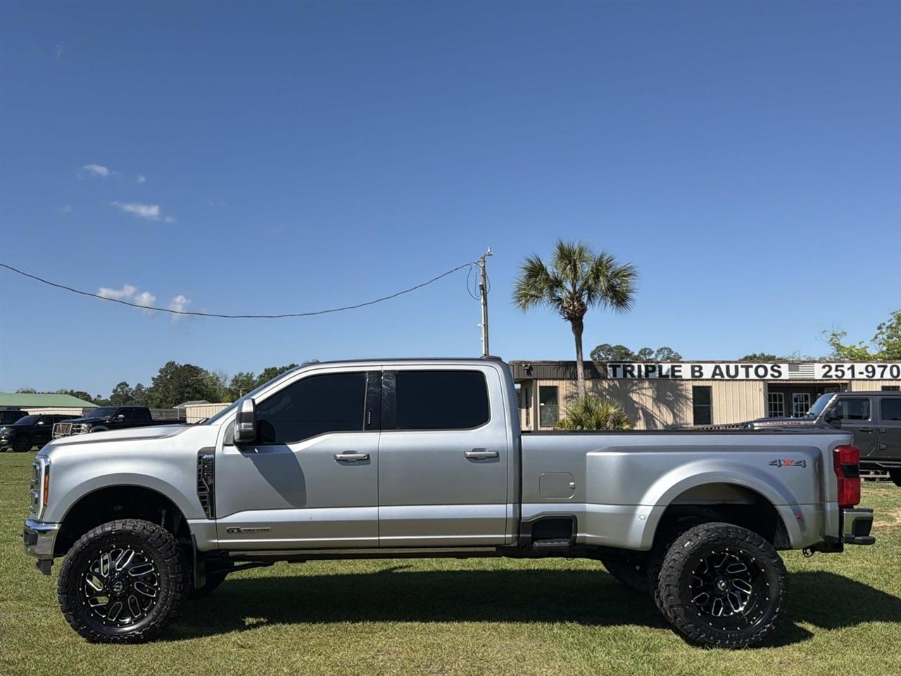 Ford Super Duty F-350 DRW King Ranch 4WD Crew Cab 8' Box 2023