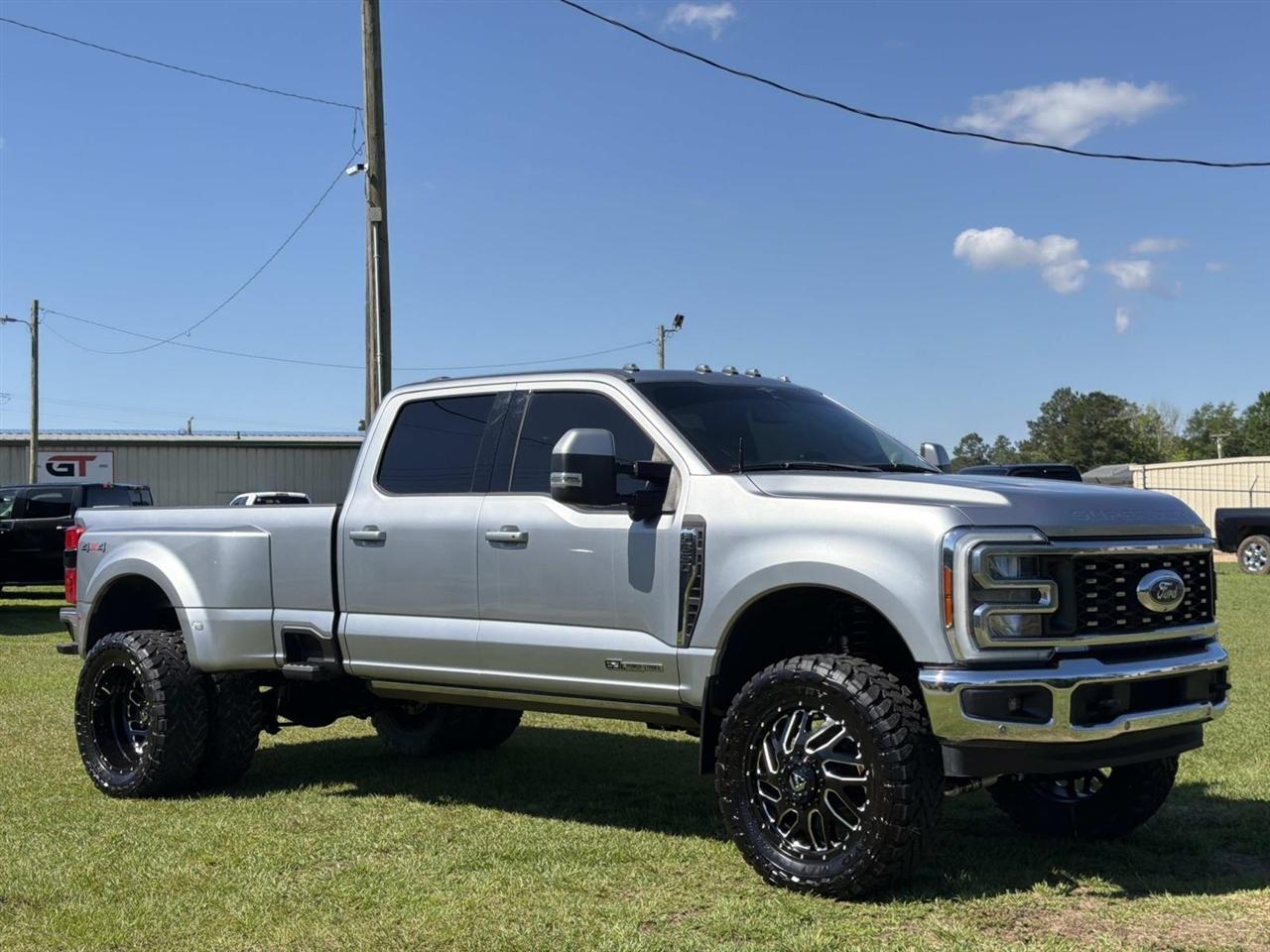 Ford Super Duty F-350 DRW King Ranch 4WD Crew Cab 8' Box 2023
