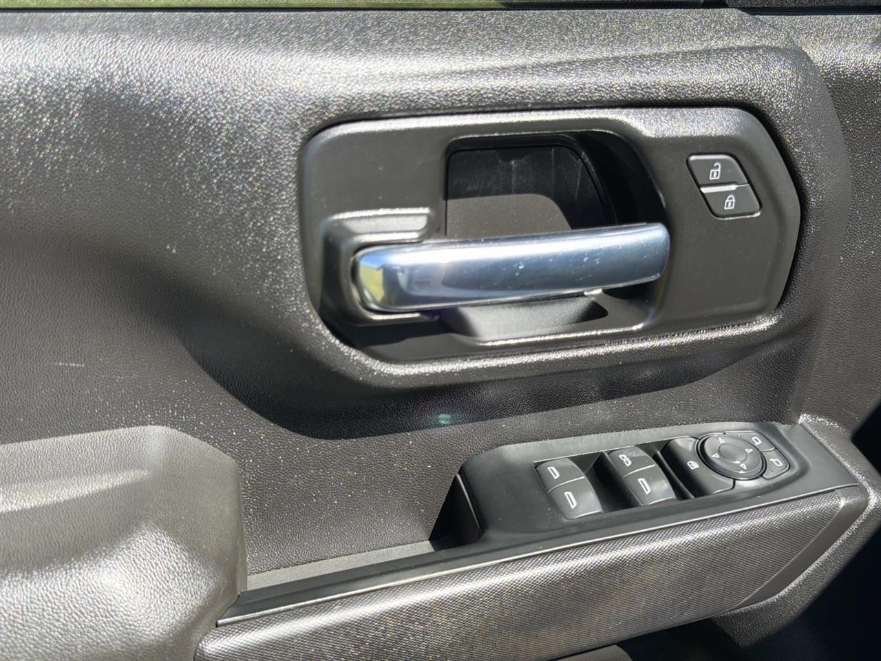 Chevrolet Silverado 2500HD 4WD Crew Cab 159" Custom 2023
