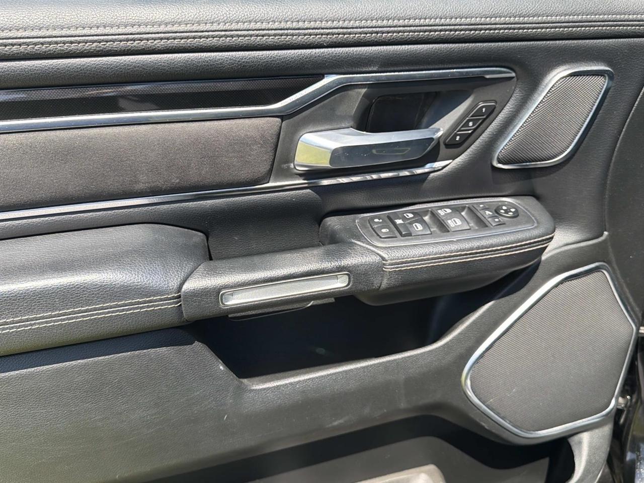 RAM 1500 Laramie 4x4 Crew Cab 5'7" Box 2019