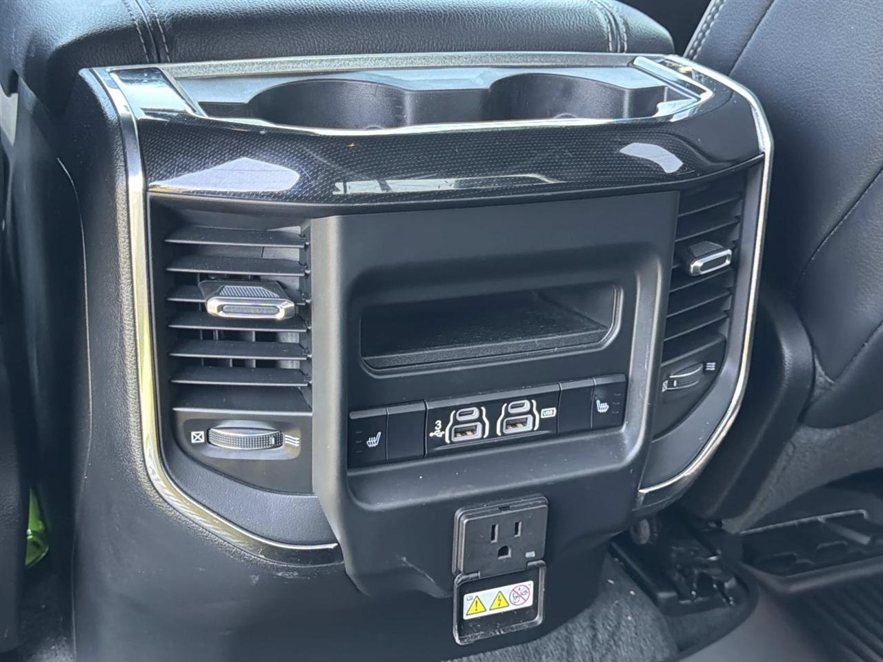 RAM 1500 Laramie 4x4 Crew Cab 5'7" Box 2019