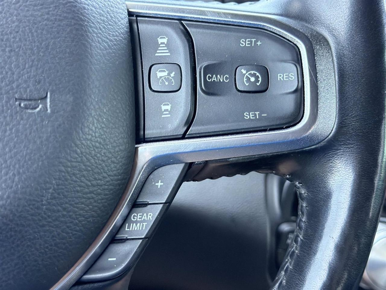 RAM 1500 Laramie 4x4 Crew Cab 5'7" Box 2019