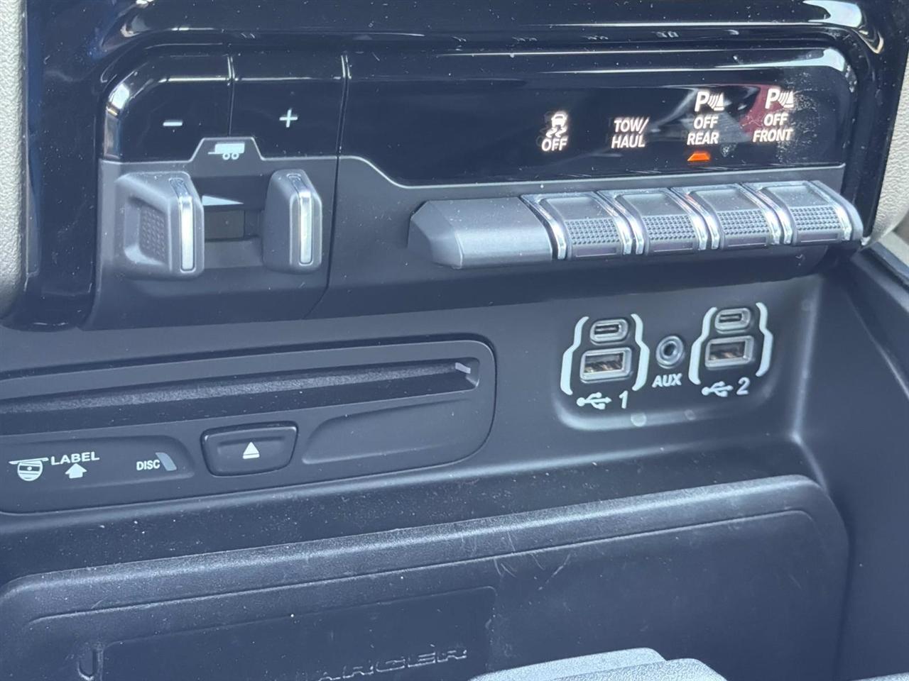 RAM 1500 Laramie 4x4 Crew Cab 5'7" Box 2019