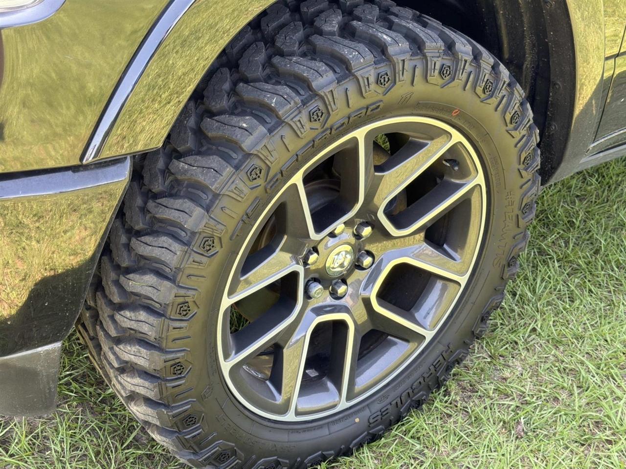 RAM 1500 Laramie 4x4 Crew Cab 5'7" Box 2019
