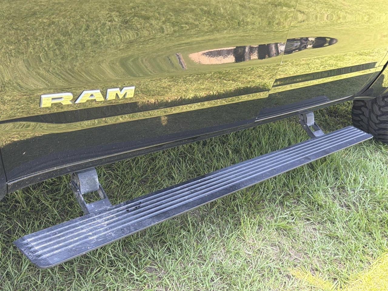 RAM 1500 Laramie 4x4 Crew Cab 5'7" Box 2019