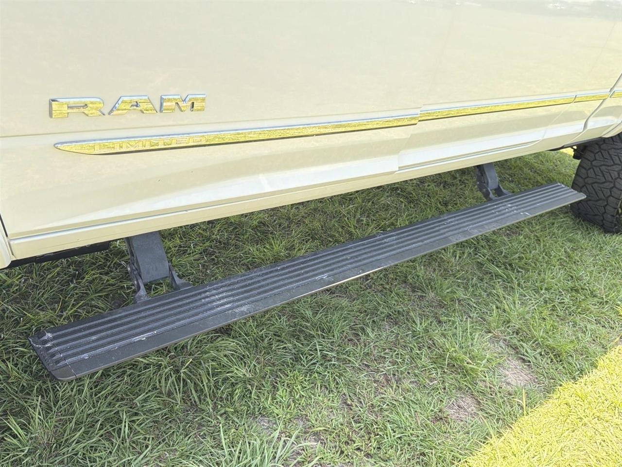 RAM 2500 Limited 4x4 Mega Cab 6'4" Box 2020