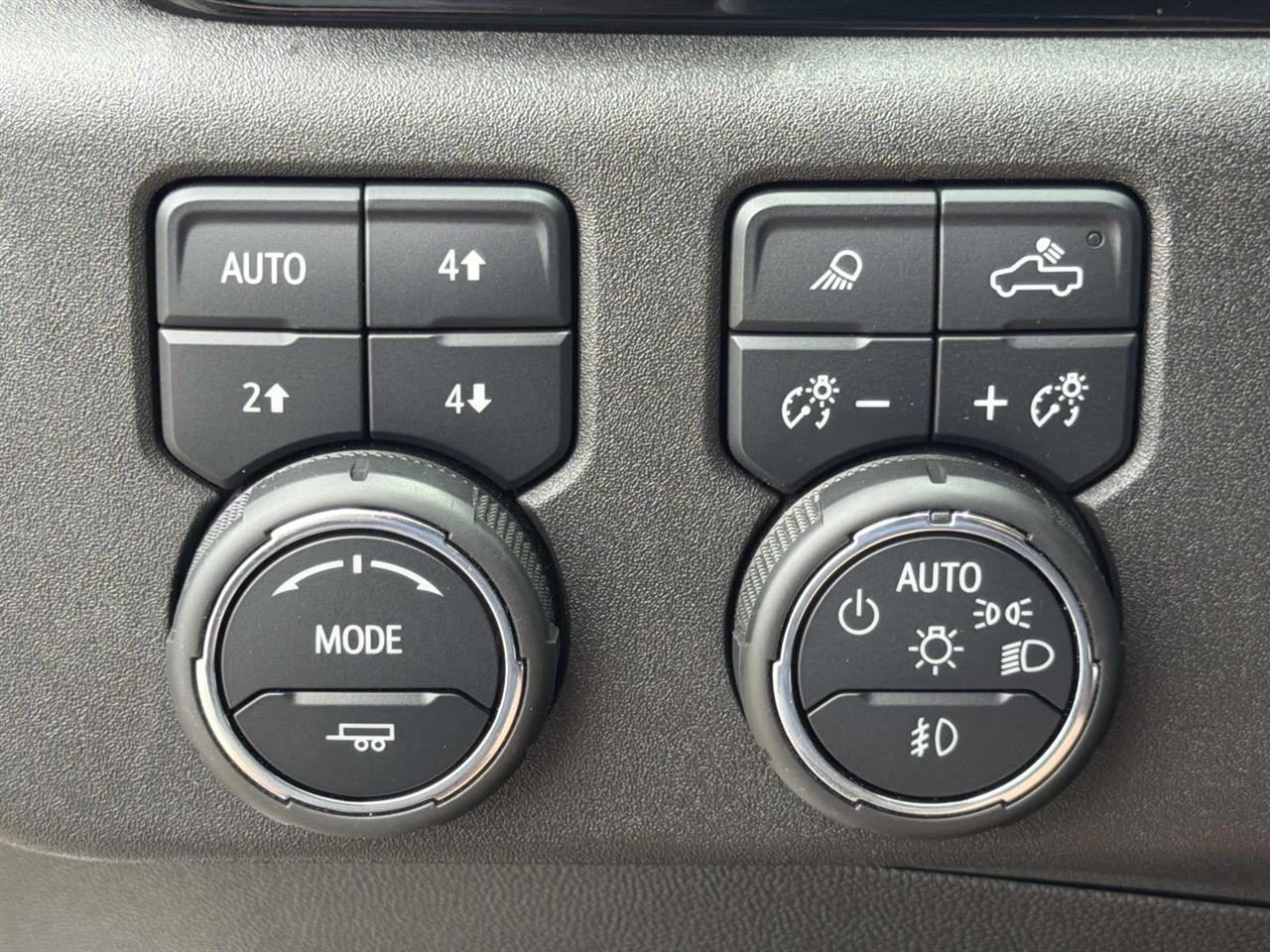 Chevrolet Silverado 2500HD 4WD Crew Cab 159" High Country 2024