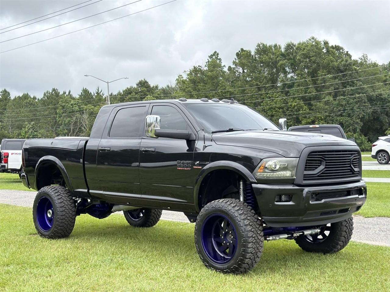 RAM 2500 Laramie 4x4 Mega Cab 6'4" Box 2017