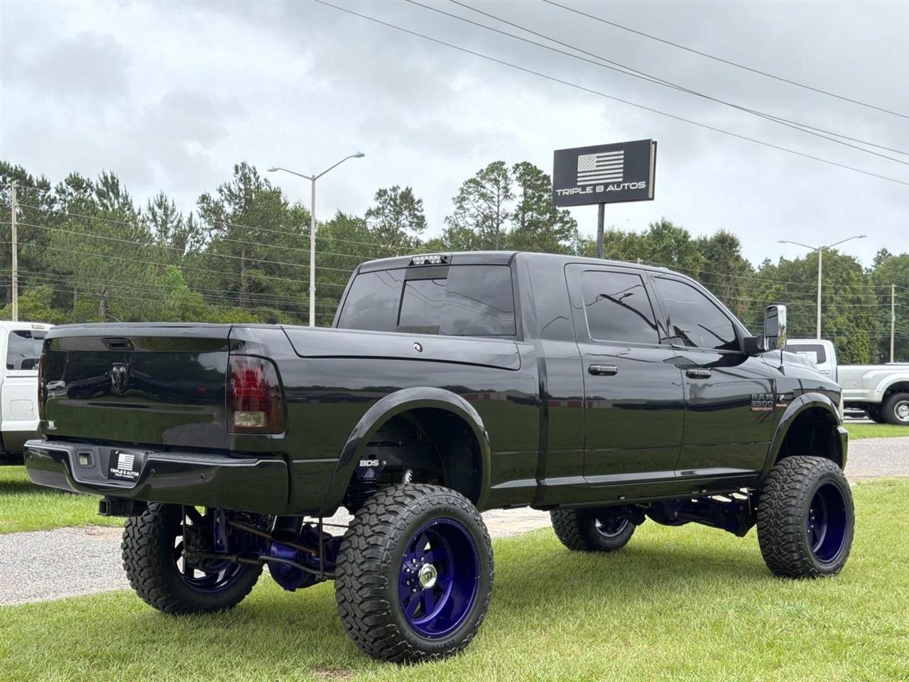 RAM 2500 Laramie 4x4 Mega Cab 6'4" Box 2017