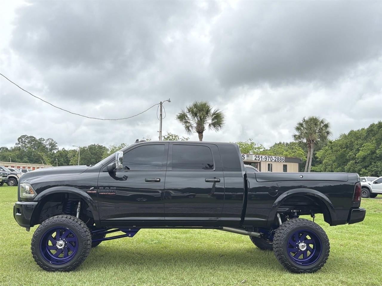 RAM 2500 Laramie 4x4 Mega Cab 6'4" Box 2017