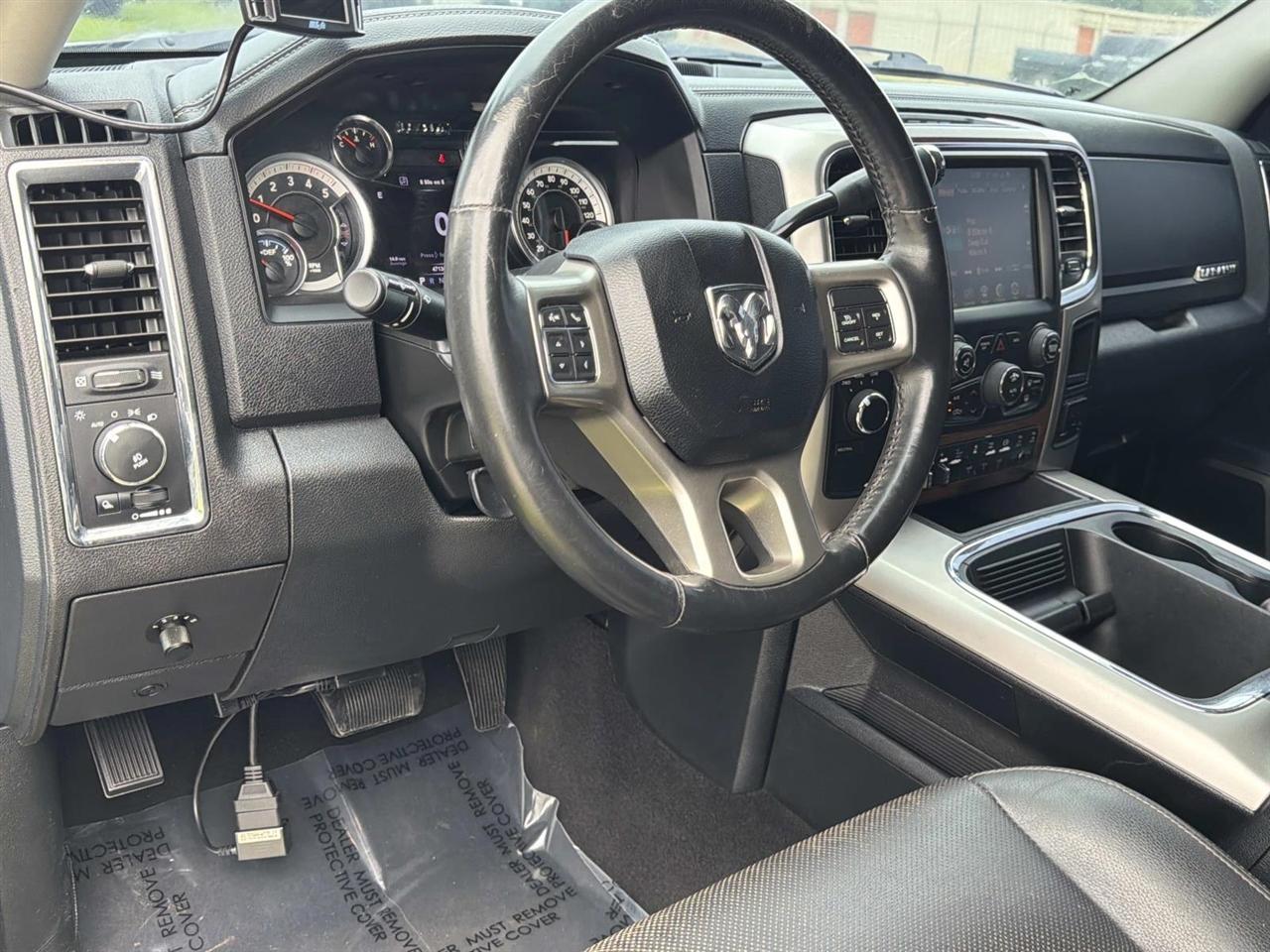 RAM 2500 Laramie 4x4 Mega Cab 6'4" Box 2017