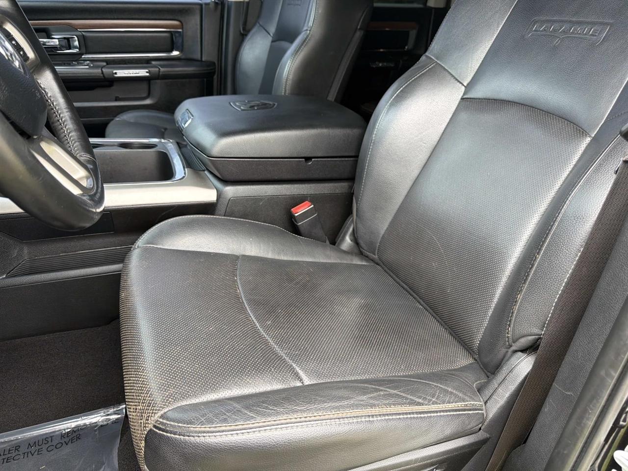 RAM 2500 Laramie 4x4 Mega Cab 6'4" Box 2017