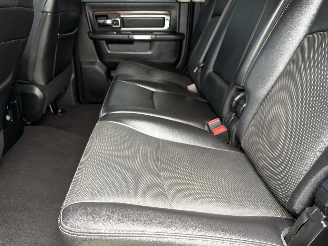 RAM 2500 Laramie 4x4 Mega Cab 6'4" Box 2017