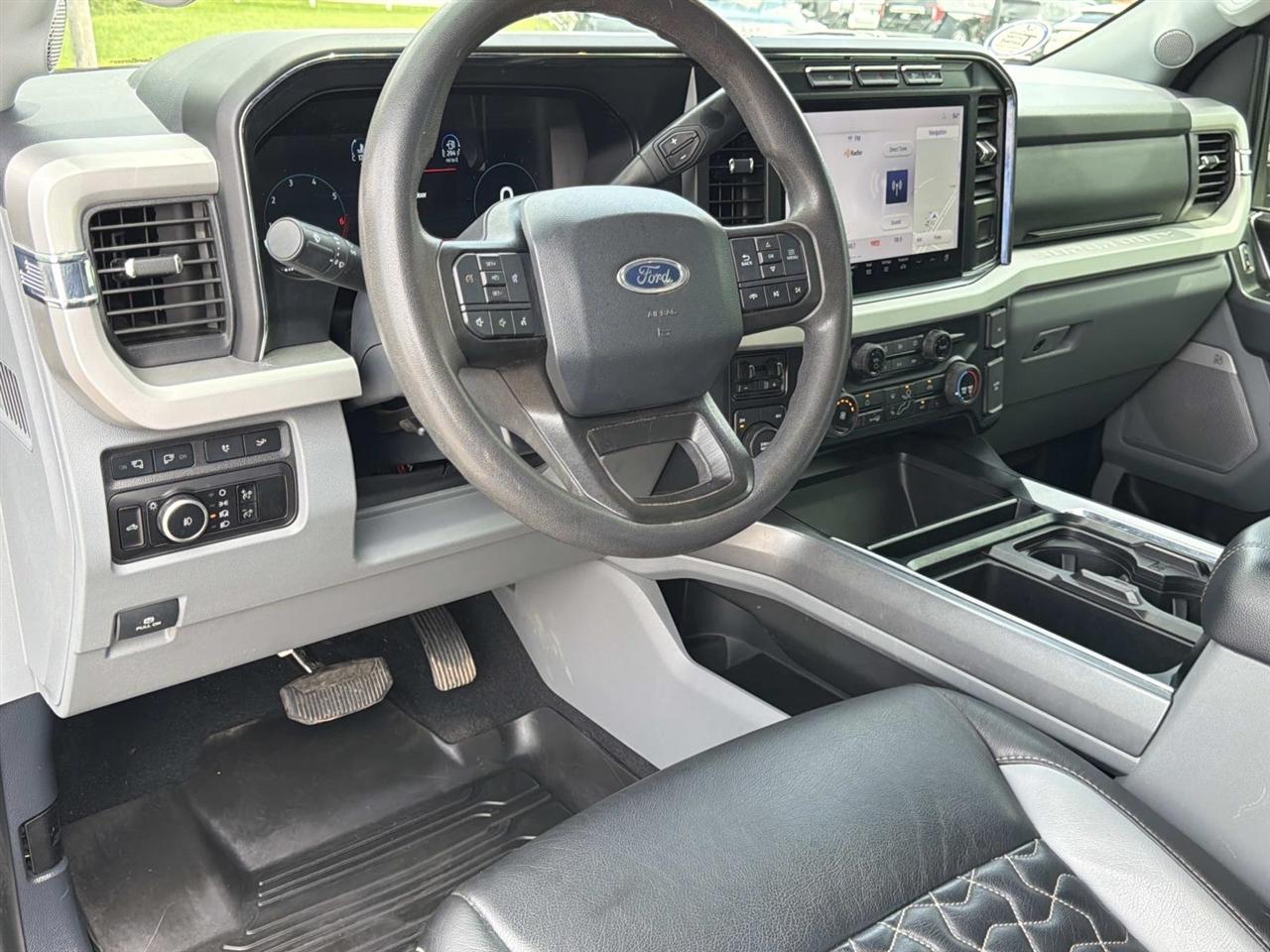 Ford Super Duty F-250 SRW King Ranch 4WD Crew Cab 8' Box 2023