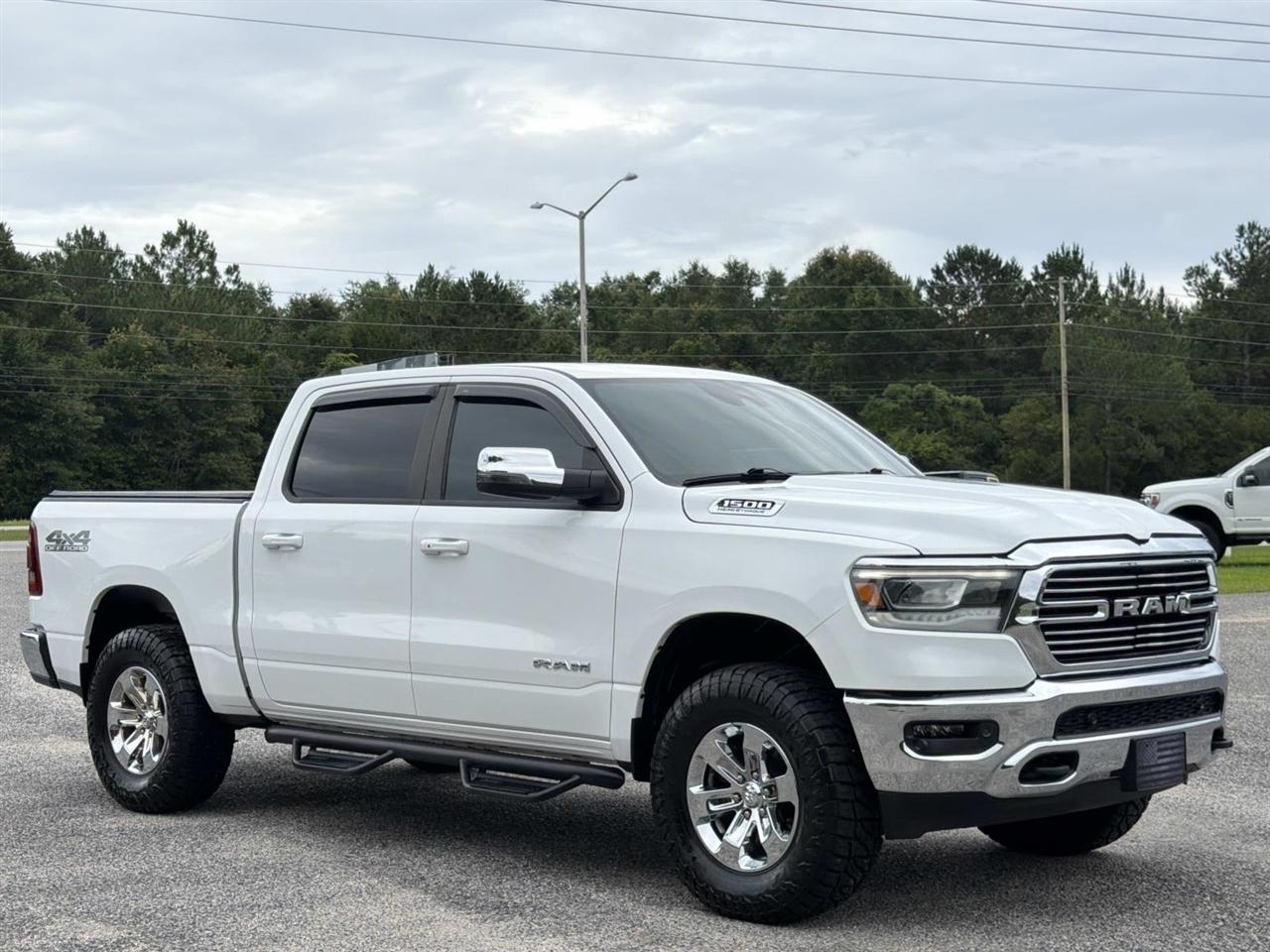 RAM 1500 Laramie 4x4 Crew Cab 5'7" Box 2023