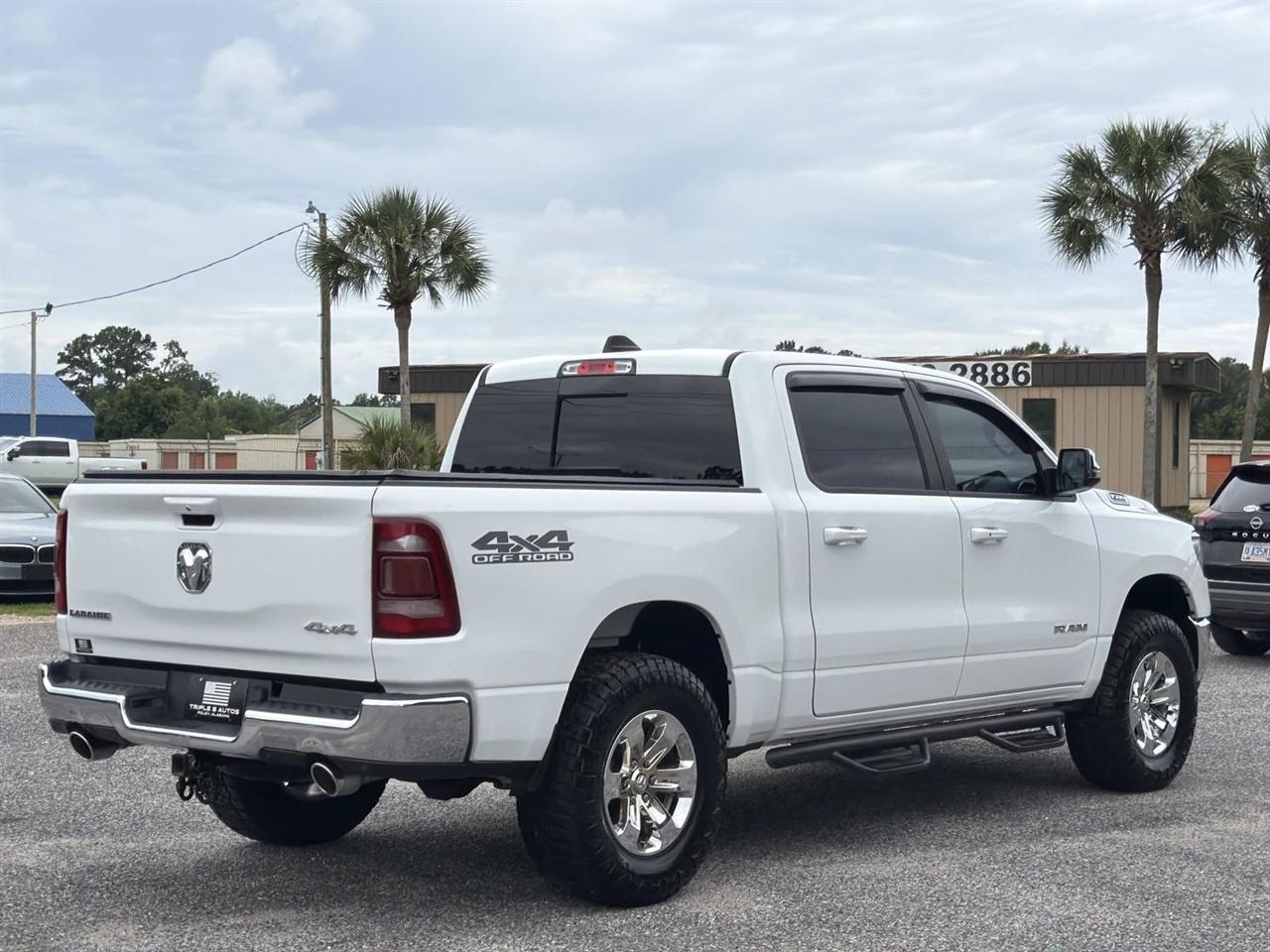 RAM 1500 Laramie 4x4 Crew Cab 5'7" Box 2023