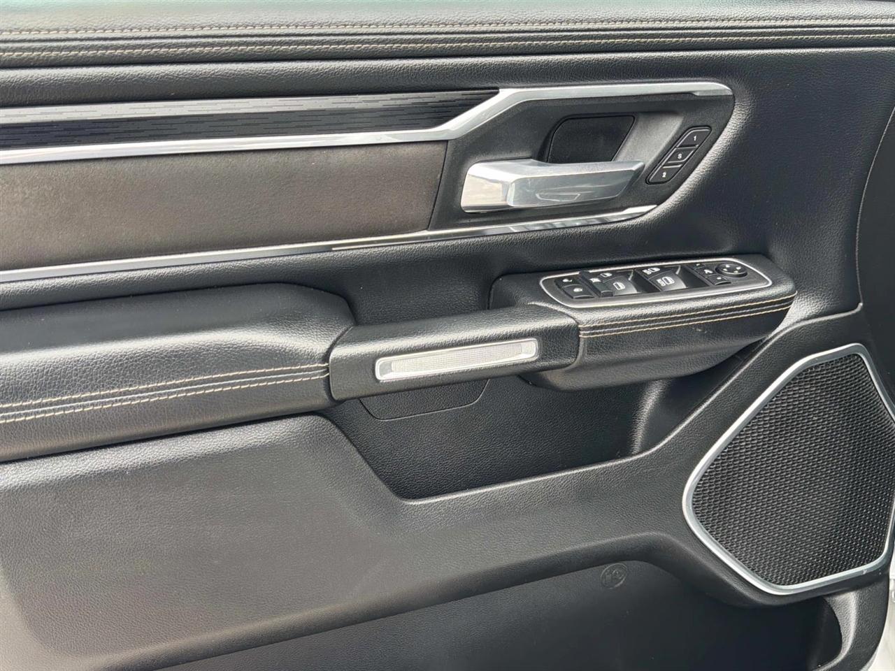 RAM 1500 Laramie 4x4 Crew Cab 5'7" Box 2023