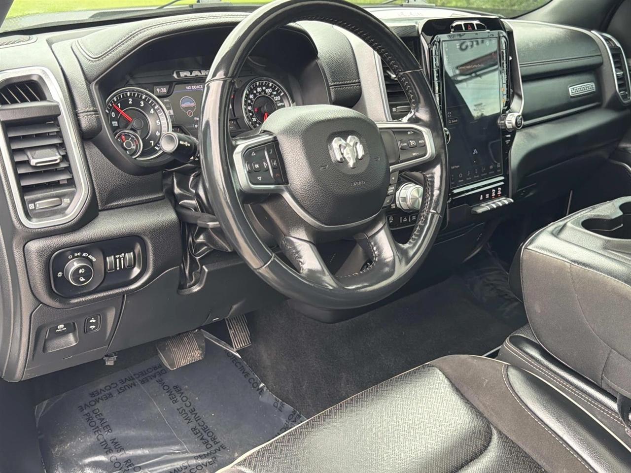 RAM 1500 Laramie 4x4 Crew Cab 5'7" Box 2023
