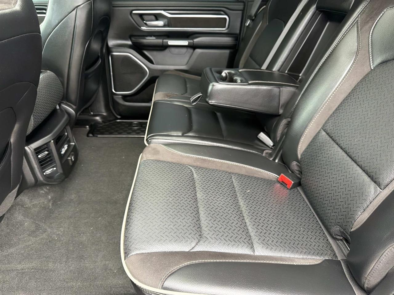 RAM 1500 Laramie 4x4 Crew Cab 5'7" Box 2023
