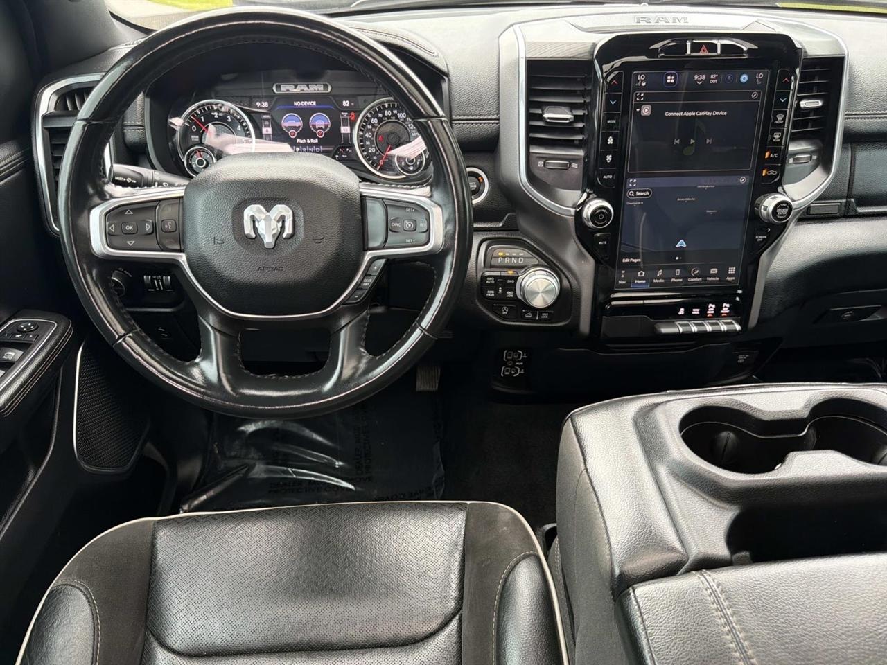 RAM 1500 Laramie 4x4 Crew Cab 5'7" Box 2023