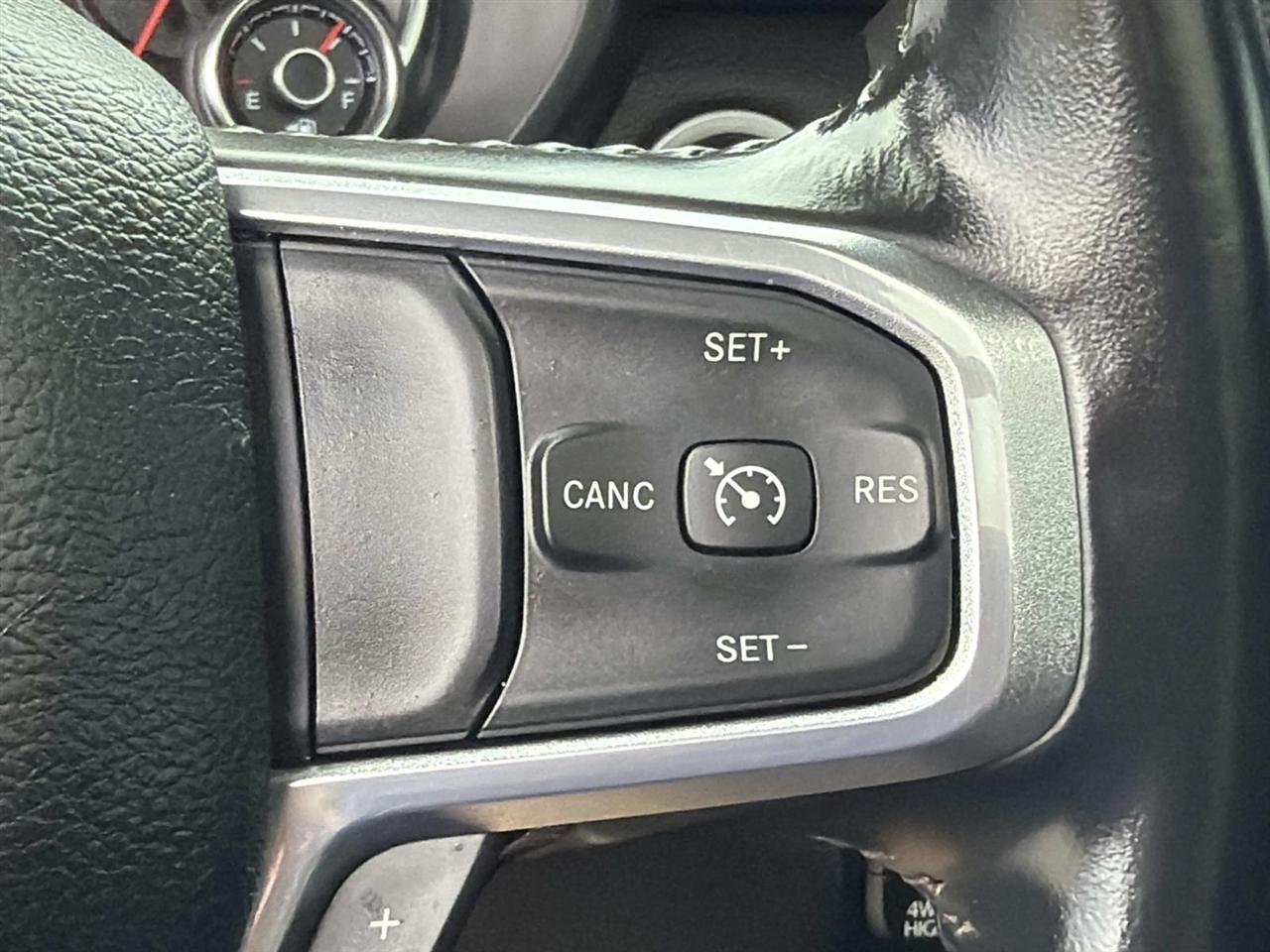 RAM 1500 Laramie 4x4 Crew Cab 5'7" Box 2023