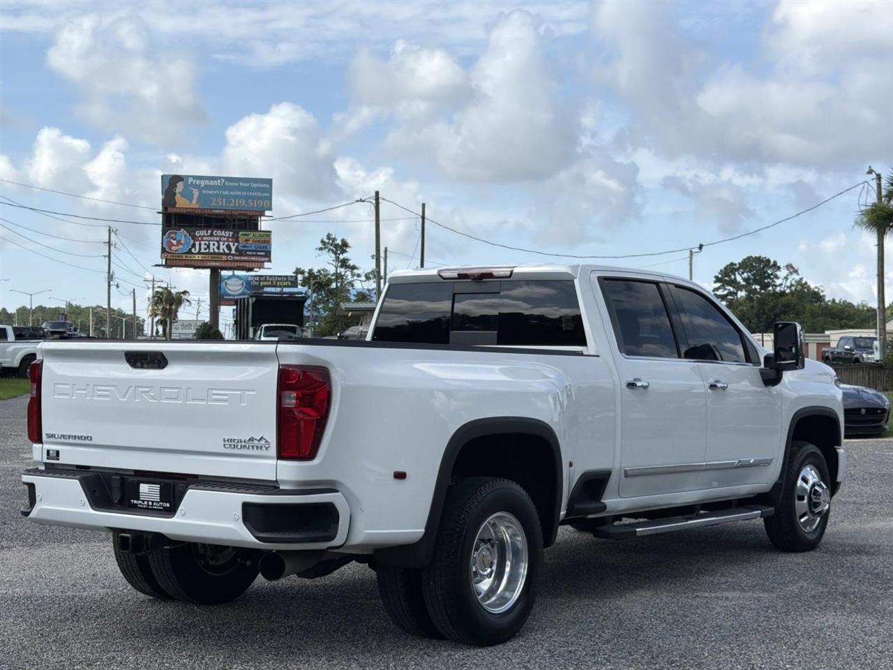 Chevrolet Silverado 3500HD 4WD Crew Cab 172" High Country 2024