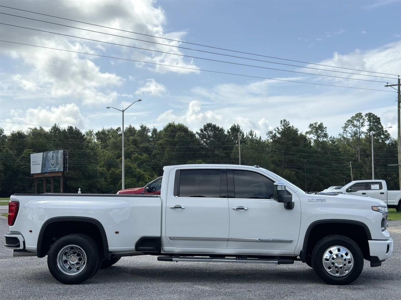 Chevrolet Silverado 3500HD 4WD Crew Cab 172" High Country 2024
