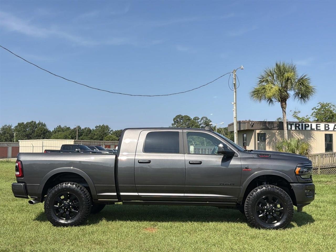 RAM 2500 Limited 4x4 Mega Cab 6'4" Box 2022