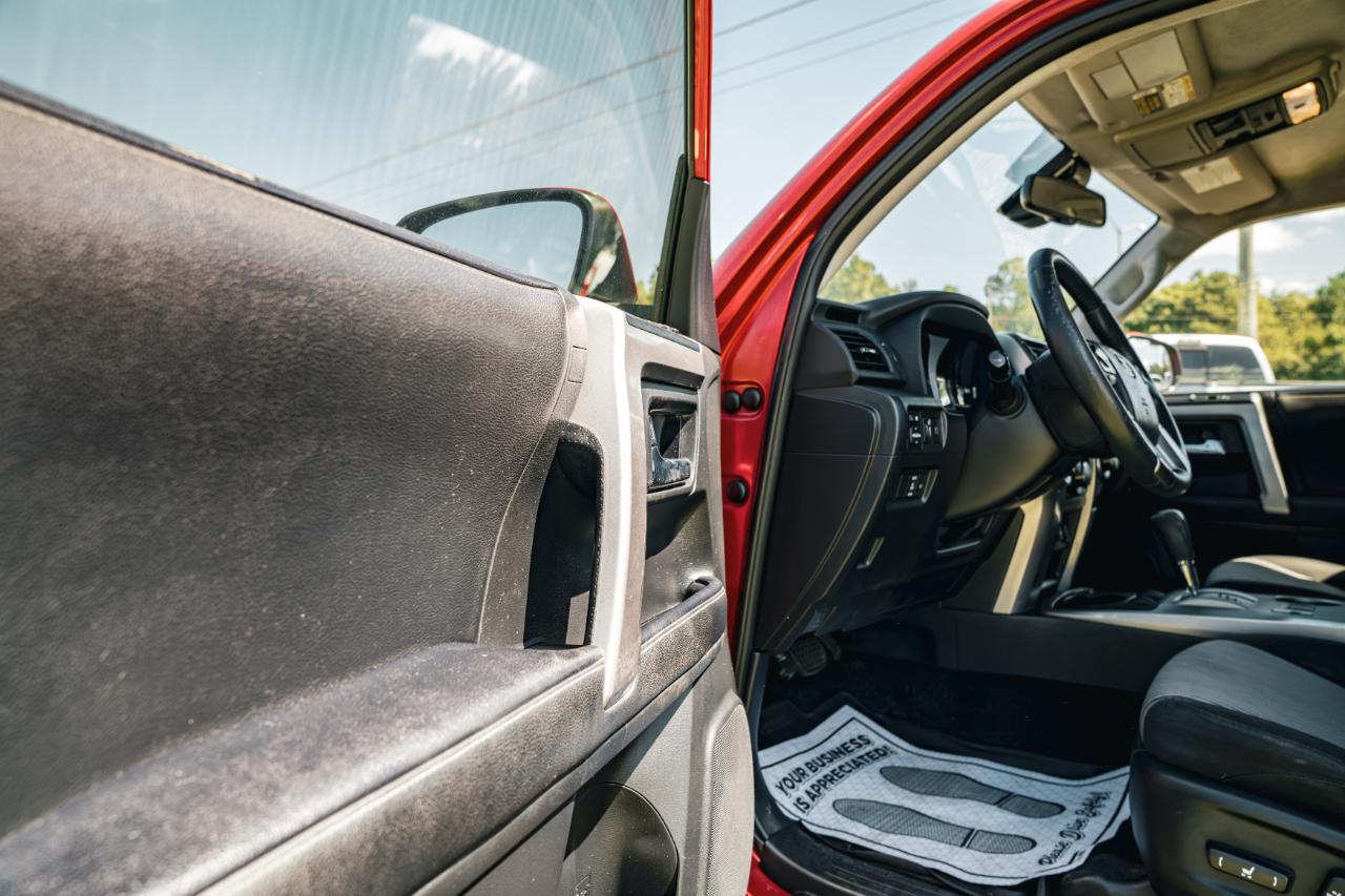 Toyota 4Runner SR5 2WD (Natl) 2022