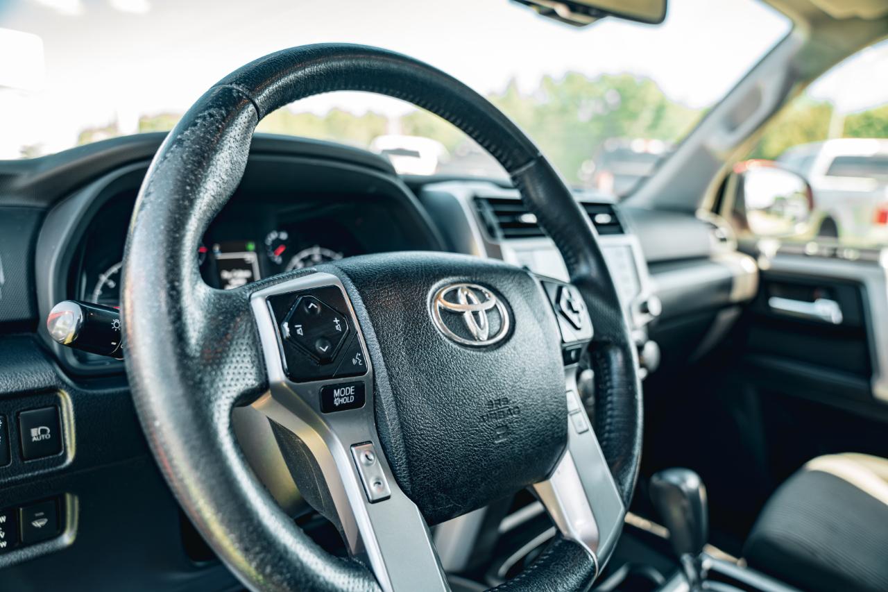 Toyota 4Runner SR5 2WD (Natl) 2022