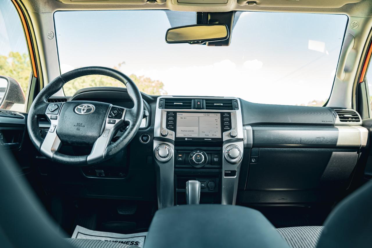 Toyota 4Runner SR5 2WD (Natl) 2022