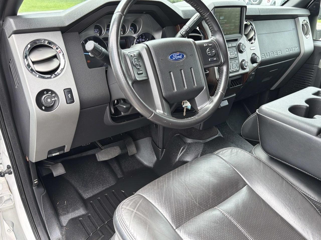 Ford Super Duty F-350 DRW 2WD Crew Cab 172" King Ranch 2016