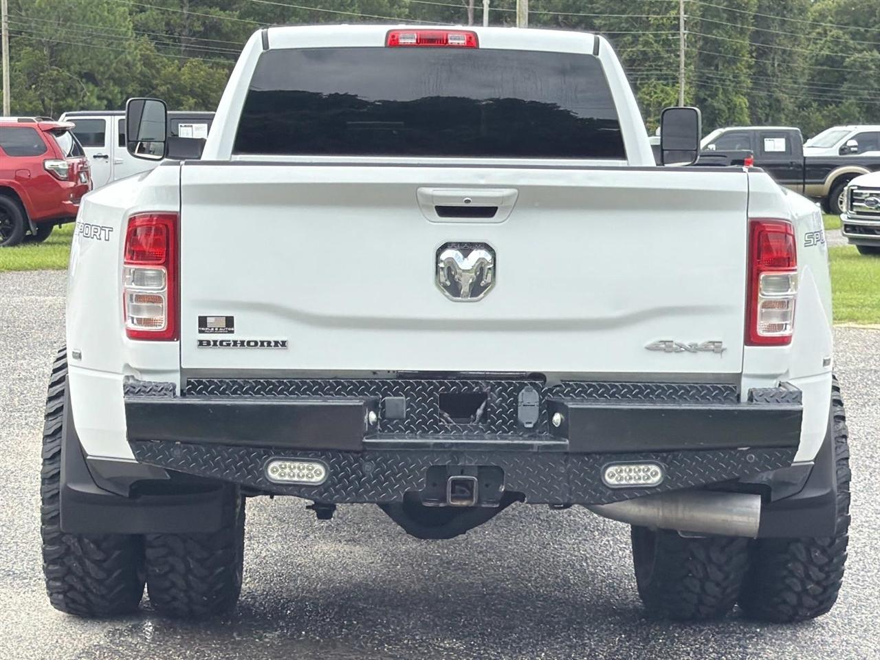 RAM 3500 Big Horn 4x4 Crew Cab 8' Box 2022
