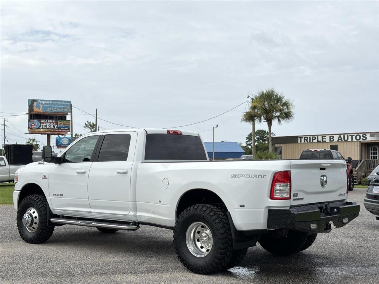RAM 3500 Big Horn 4x4 Crew Cab 8' Box 2022