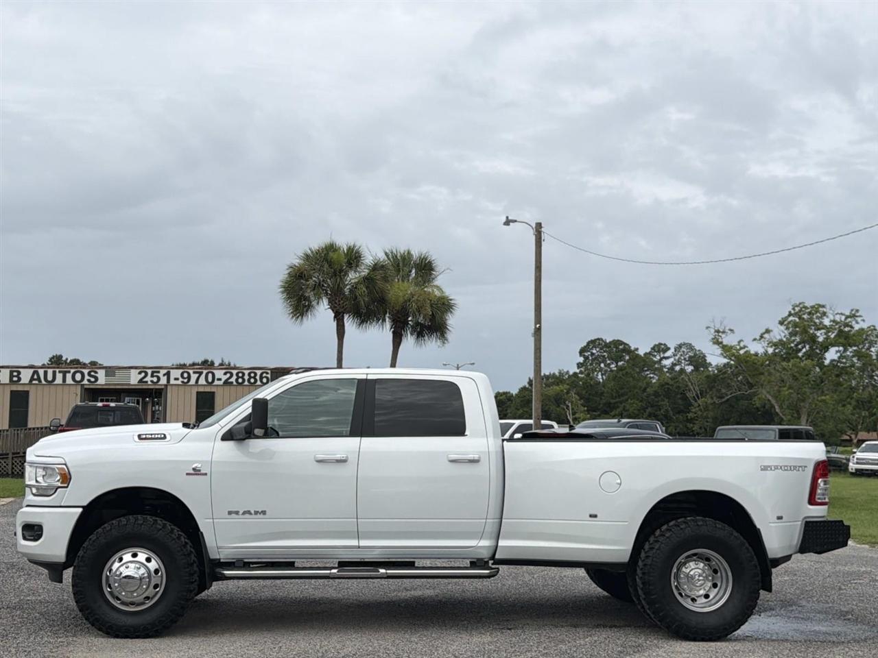 RAM 3500 Big Horn 4x4 Crew Cab 8' Box 2022
