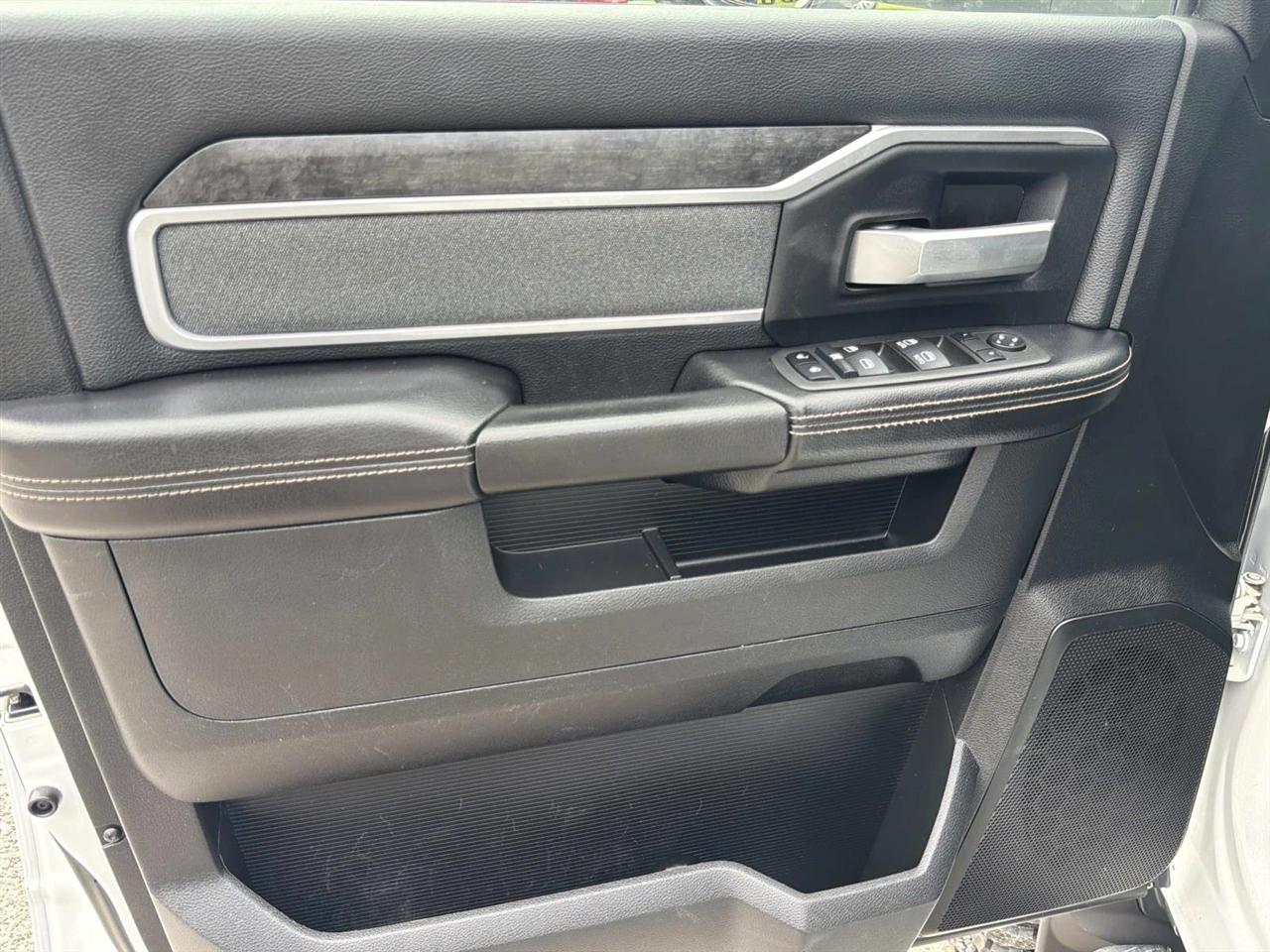RAM 3500 Big Horn 4x4 Crew Cab 8' Box 2022