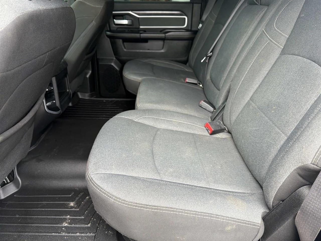 RAM 3500 Big Horn 4x4 Crew Cab 8' Box 2022